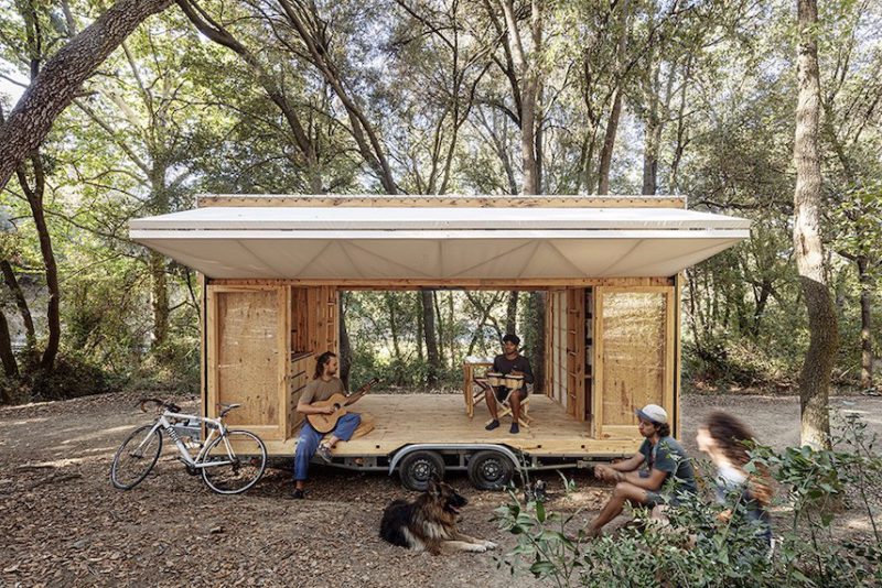 Alumnos del IAAC diseñan una vivienda móvil con madera de "kilómetro cero" © Adria Goula