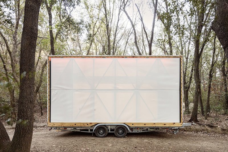 Alumnos del IAAC diseñan una vivienda móvil con madera de "kilómetro cero" © Adria Goula