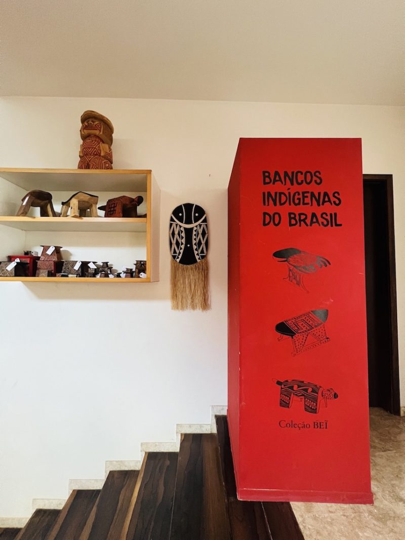 Colecao BEI, bancos indígenas de Brasil. De la floresta a los museos del mundo