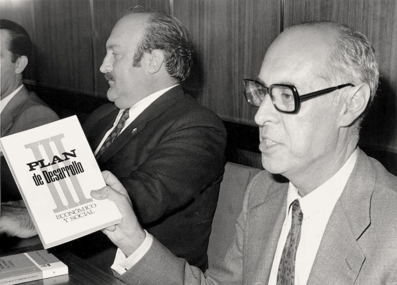 La columna de Eugenio Vega: Los fantasmas del pasado, la incertidumbre del presente