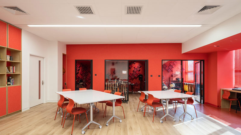 Aulas de música: espacio, sonido y color