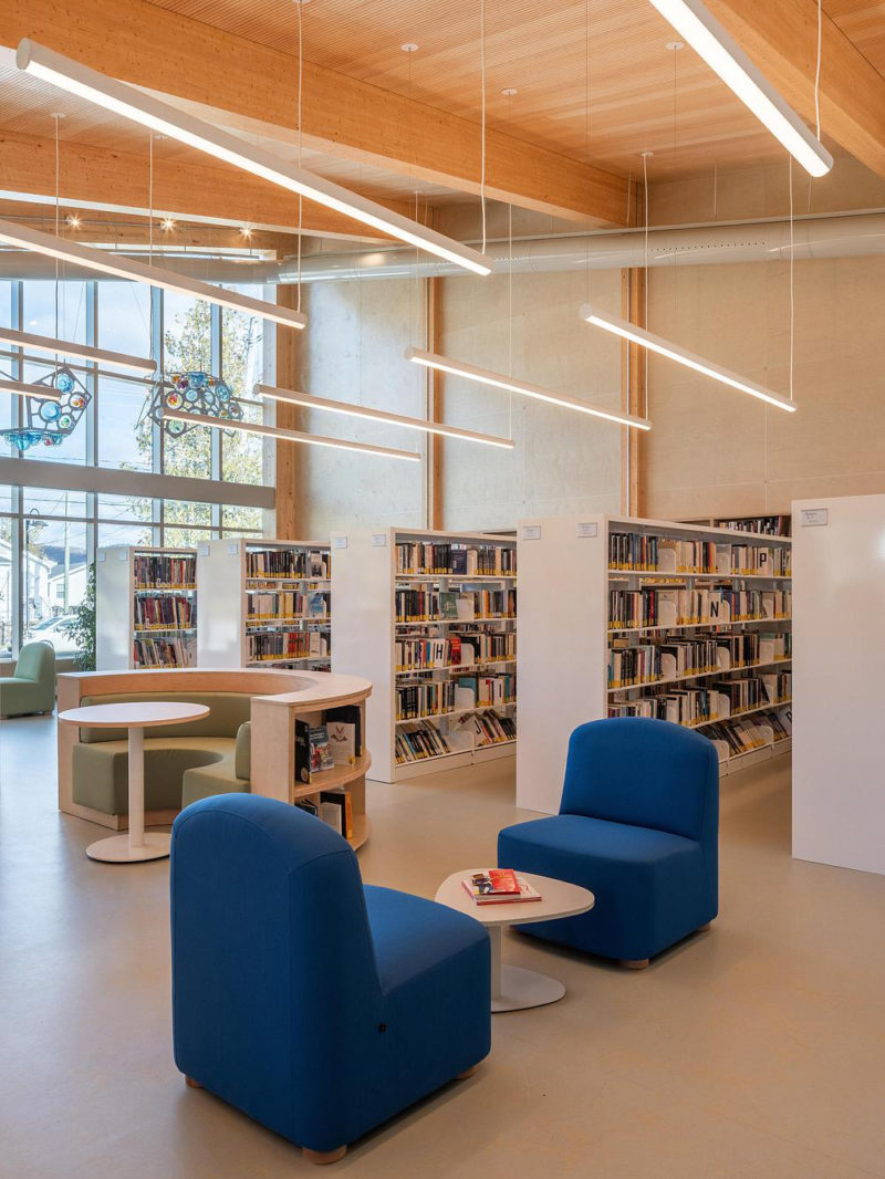 Una biblioteca que dialoga con el paisaje