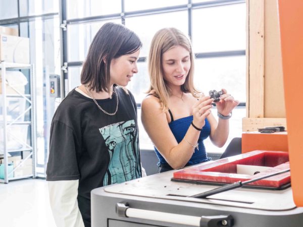 Becas Másters Elisava 2026: 28 becas del 50% del importe de cada máster