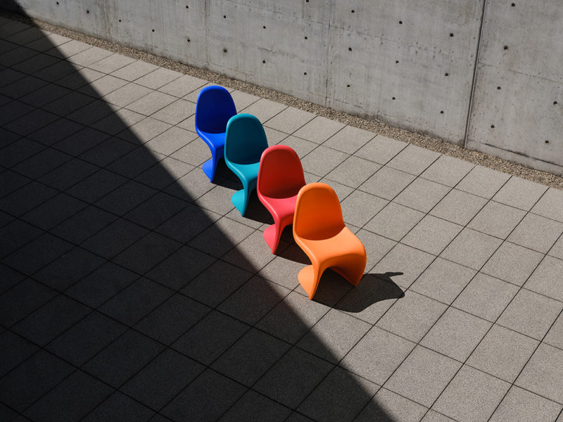 Vitra celebra el centenario de Verner Panton con una edición limitada de la icónica Panton Chair.