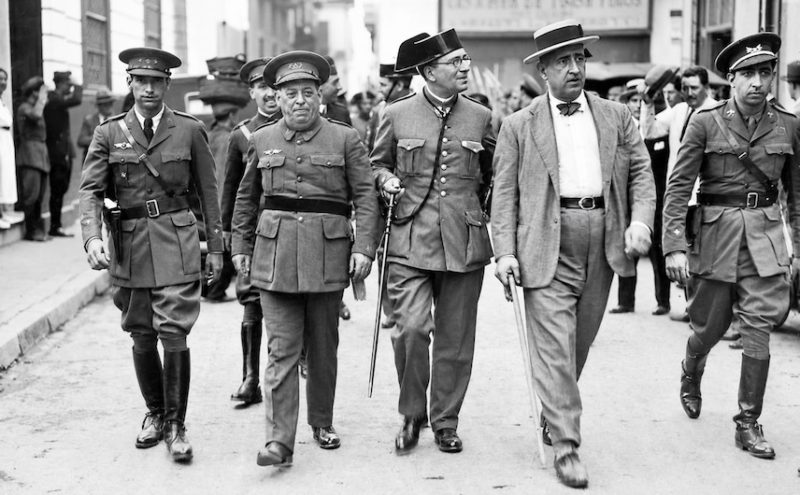 La columna de Eugenio Vega: Del decoro en el vestir